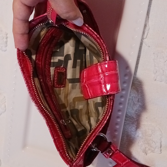 Awsome Vintage Hot Pink Guess Clutch/Wristlet 🌺 - Picture 4 of 9